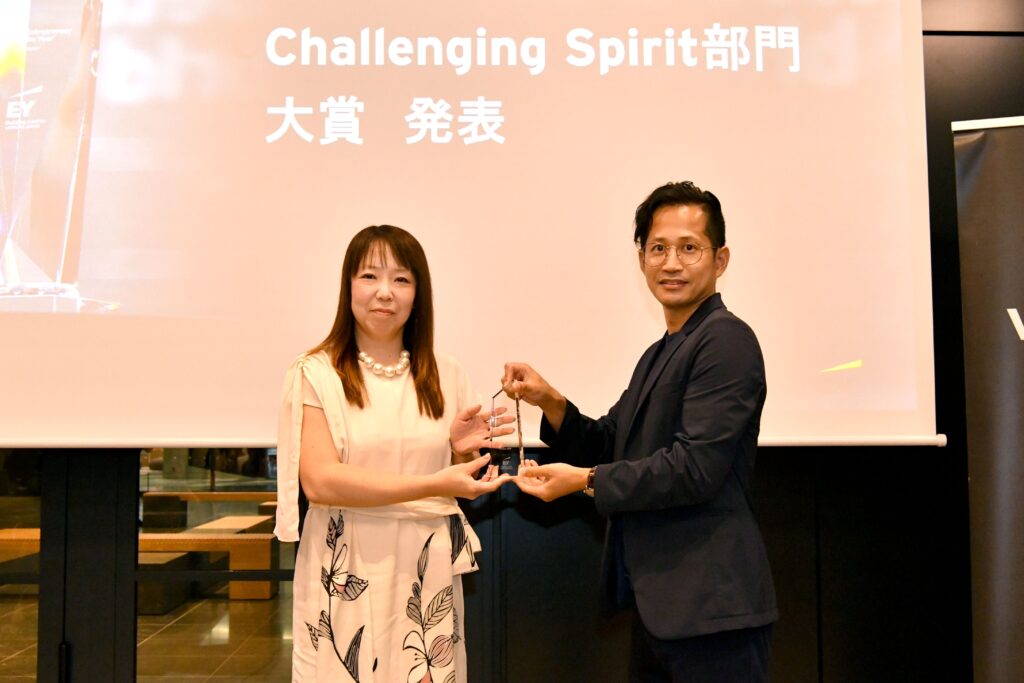 表彰をうける森山代表取締役社長